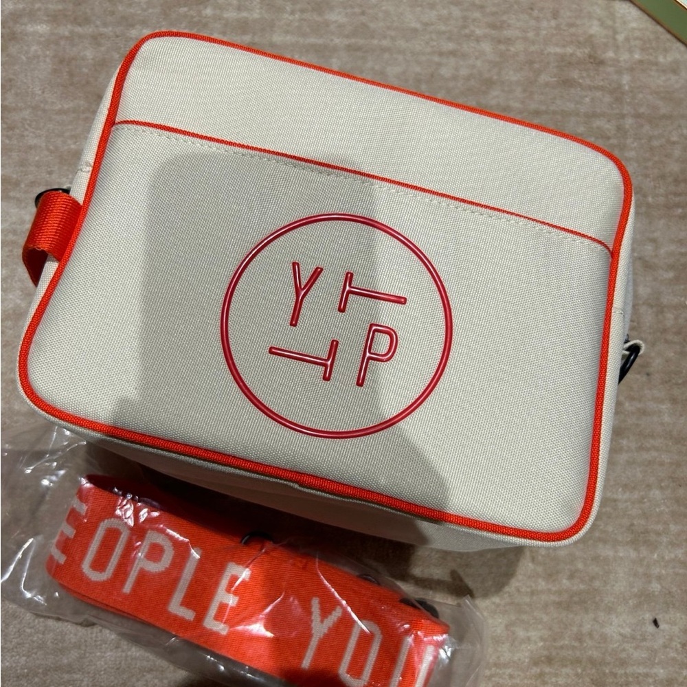 Youth to the people messenger bag